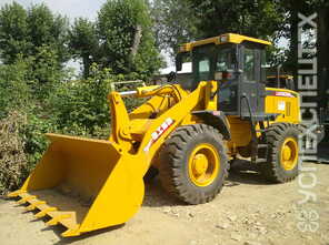 JCB, Komatsu, Volvo, Viniery · Услуги фронтальных погрузчиков