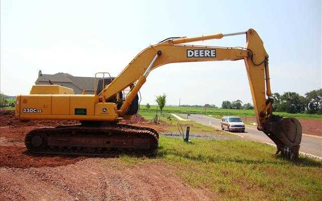 John Deere · 330C LC