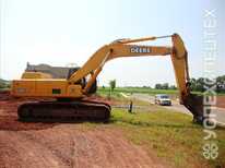 John Deere · 330C LC