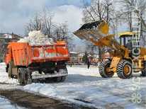 Мы предлагаем лучшие цены на вывоз снега · 