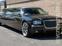 большой и шикарный лимузин · 