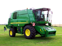 John Deere · W650