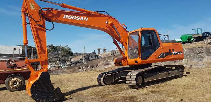 Doosan · Solar 225LC-V 
