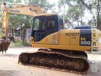 KOMATSU · PC 200-7
