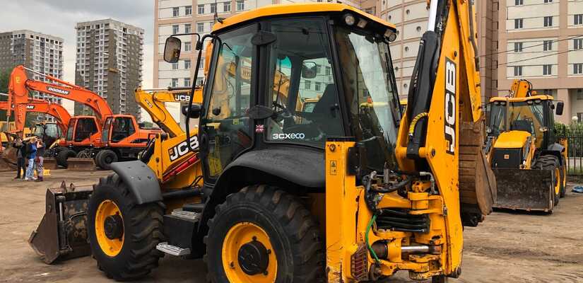 JCB ·  3CX ECO