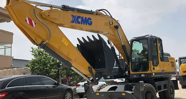 XCMG · XE210W